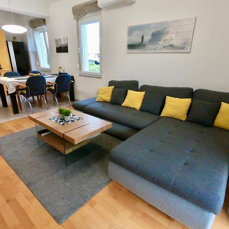 Sunny Apartment By The Beach Kaštel Štafilić Eksteriør billede