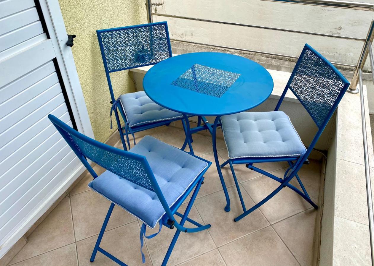 Sunny Apartment By The Beach Kaštel Štafilić Eksteriør billede