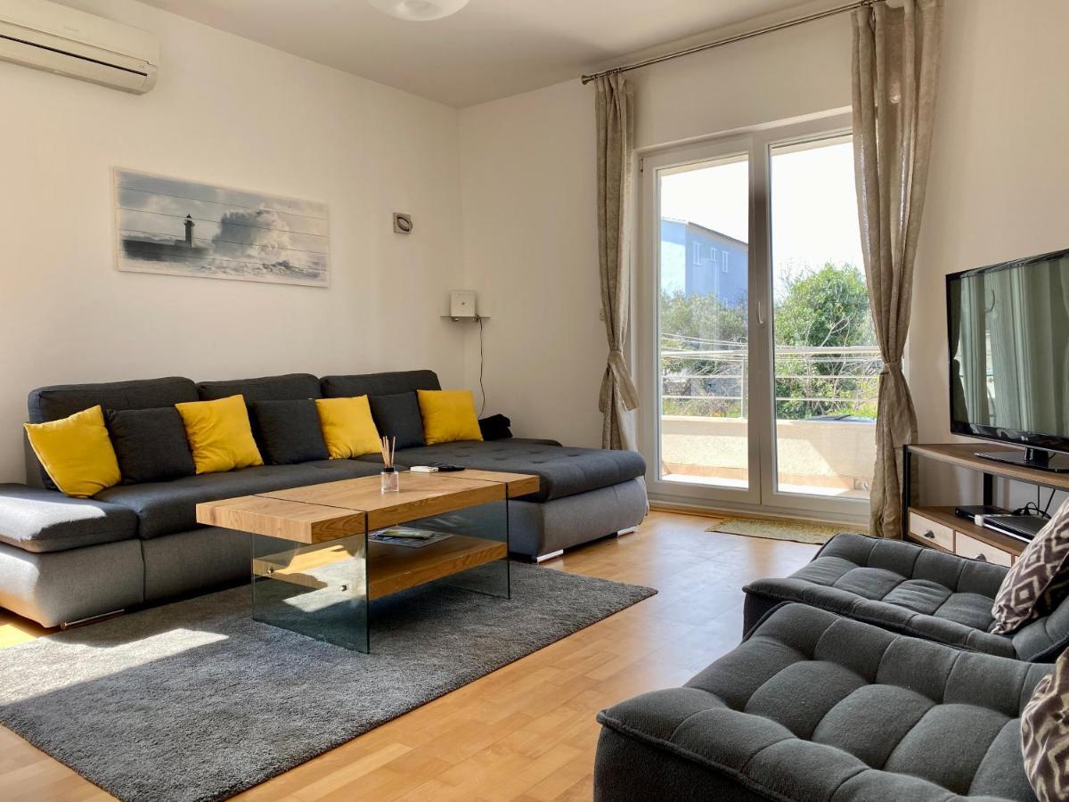 Sunny Apartment By The Beach Kaštel Štafilić Eksteriør billede