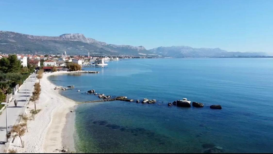 Sunny Apartment By The Beach Kaštel Štafilić Eksteriør billede