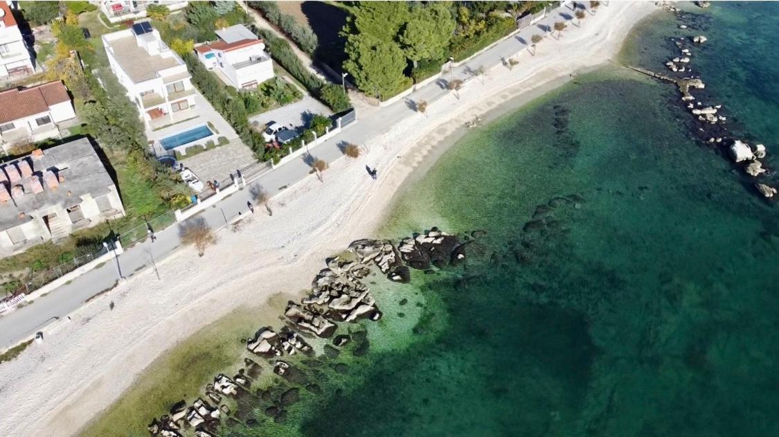 Sunny Apartment By The Beach Kaštel Štafilić Eksteriør billede