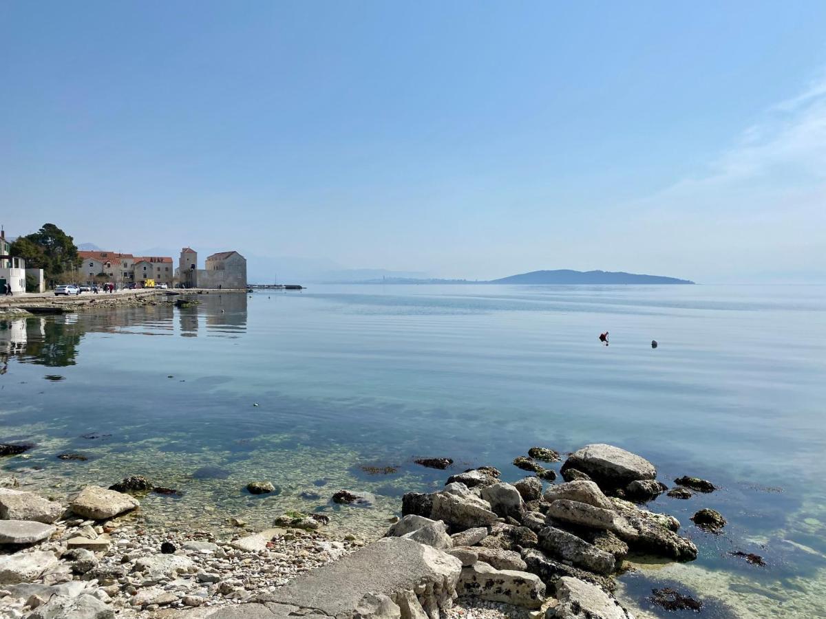 Sunny Apartment By The Beach Kaštel Štafilić Eksteriør billede