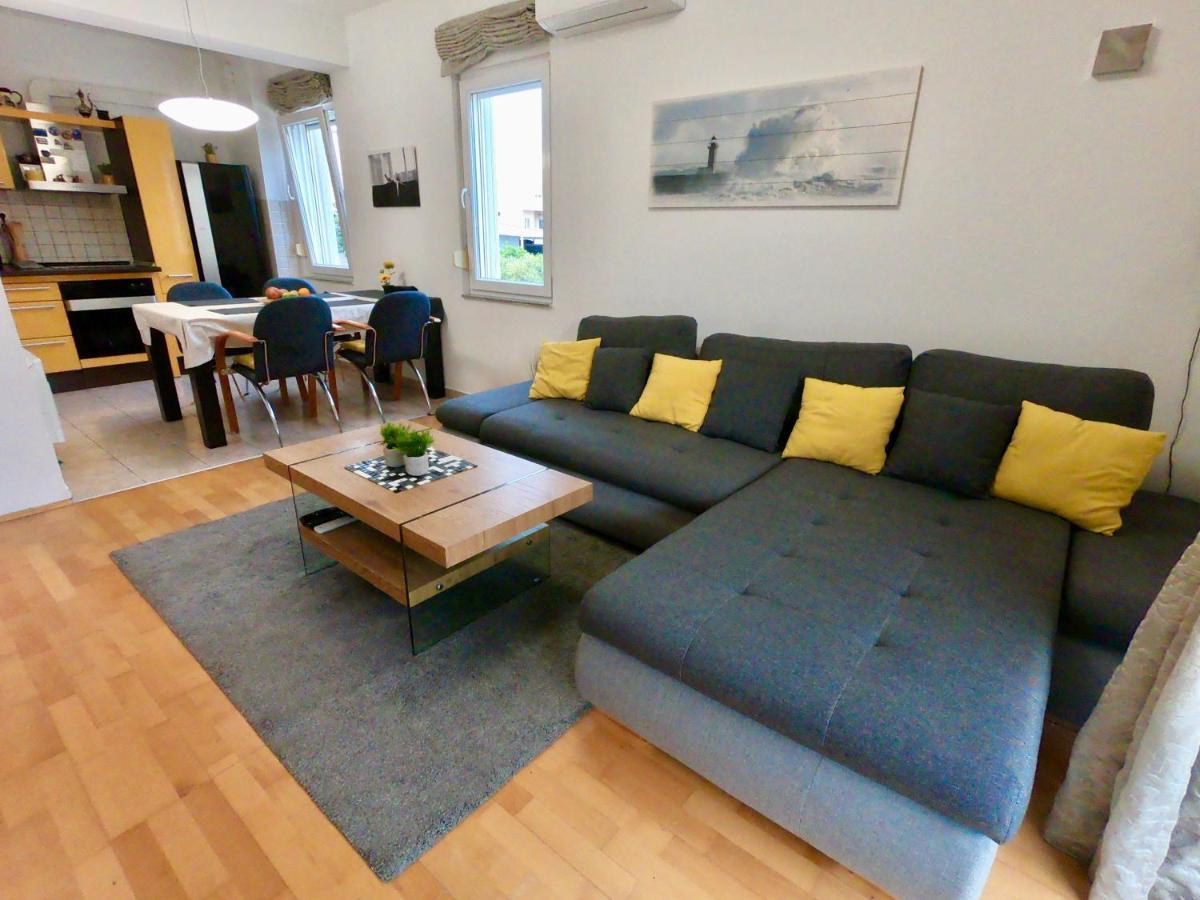 Sunny Apartment By The Beach Kaštel Štafilić Eksteriør billede
