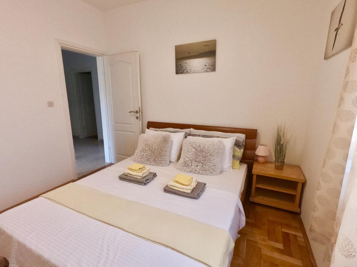 Sunny Apartment By The Beach Kaštel Štafilić Eksteriør billede