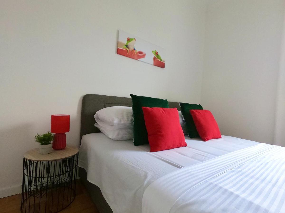 Sunny Apartment By The Beach Kaštel Štafilić Eksteriør billede