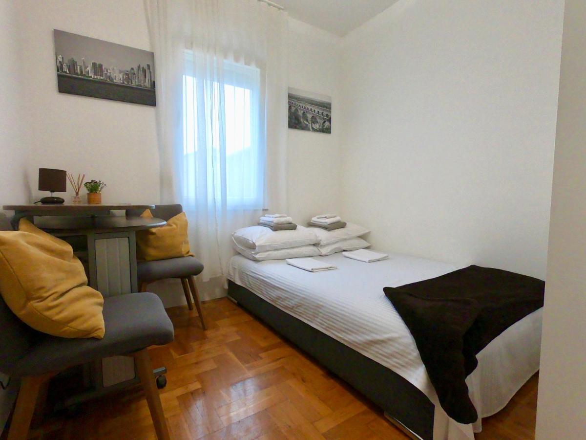 Sunny Apartment By The Beach Kaštel Štafilić Eksteriør billede
