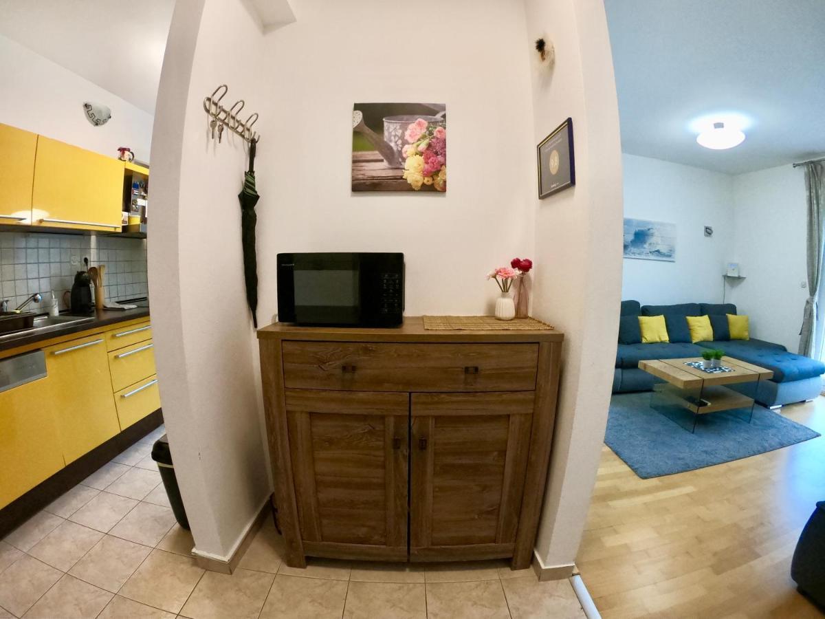 Sunny Apartment By The Beach Kaštel Štafilić Eksteriør billede