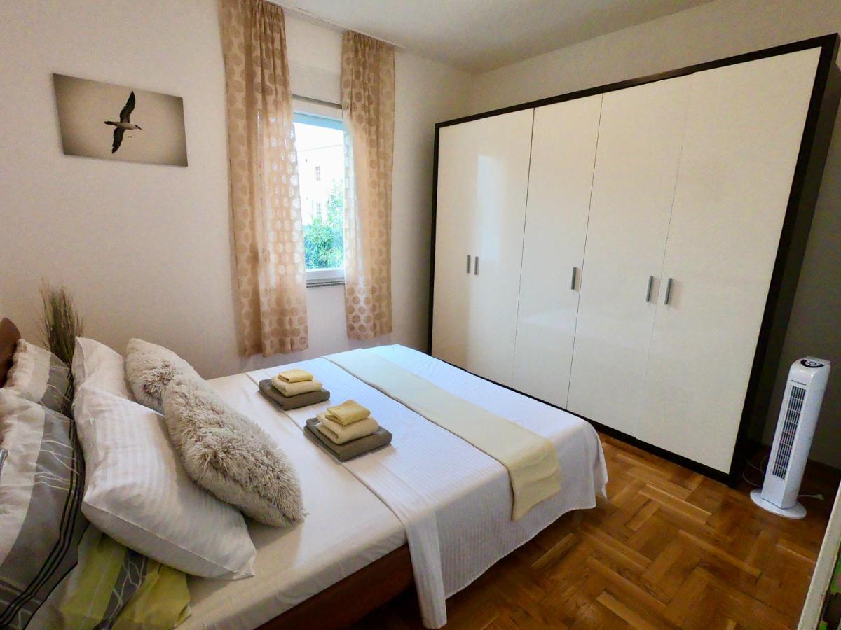 Sunny Apartment By The Beach Kaštel Štafilić Eksteriør billede