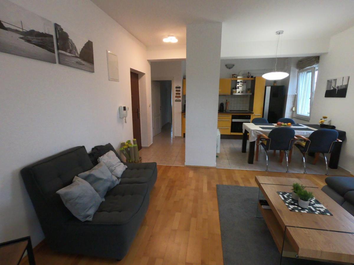 Sunny Apartment By The Beach Kaštel Štafilić Eksteriør billede