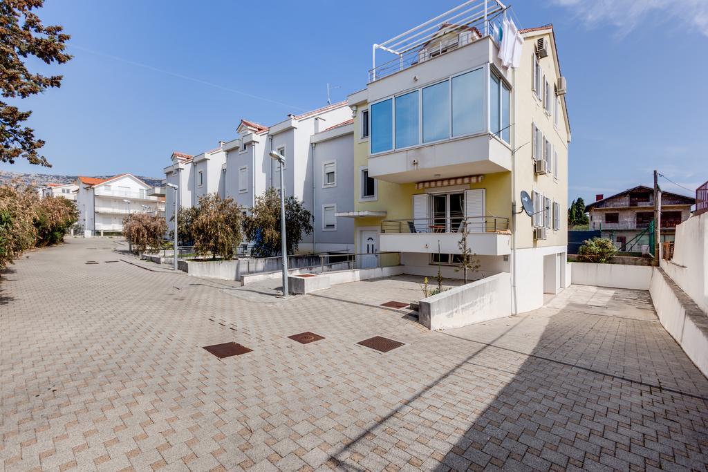 Sunny Apartment By The Beach Kaštel Štafilić Eksteriør billede
